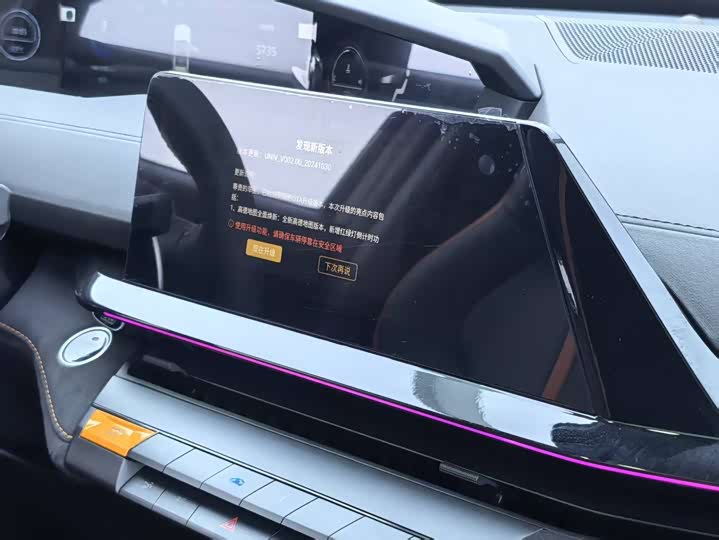 Фото 8 - Changan UNI-V