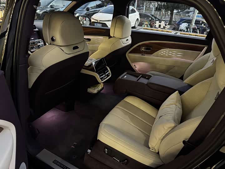 Фото 9 - Bentley Bentayga