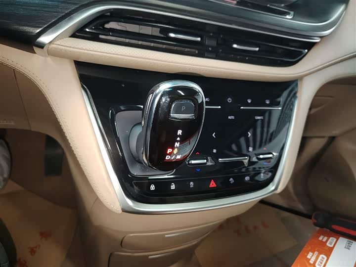 Фото 14 - Buick GL8 ES