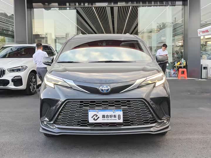 Фото 2 - Toyota Granvia