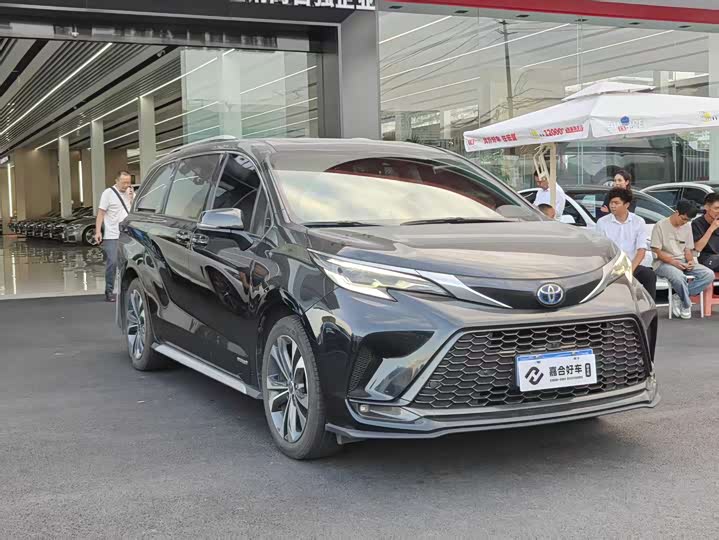 Фото 3 - Toyota Granvia