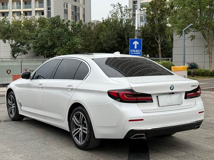 Фото 8 - BMW 5 Series