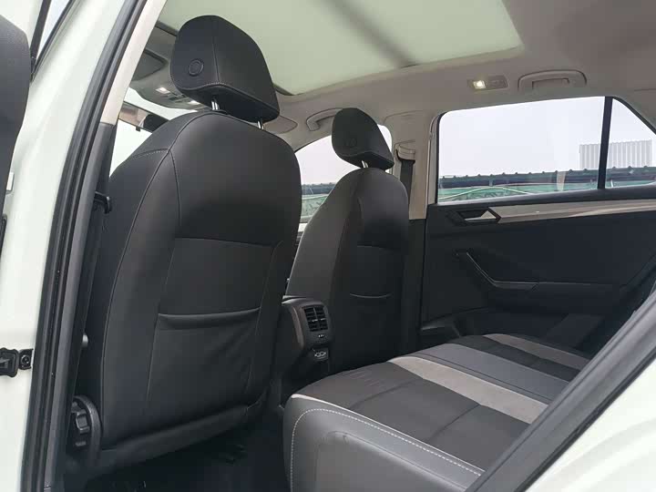 Фото 5 - Volkswagen T-Roc