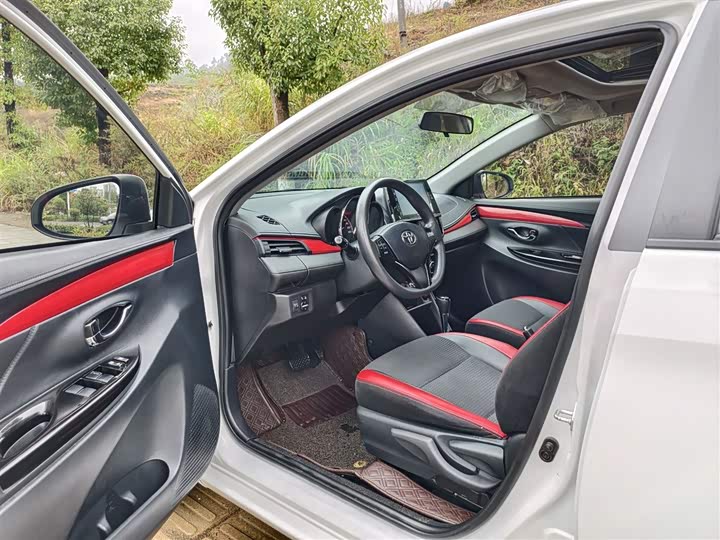 Фото 12 - Toyota Vios