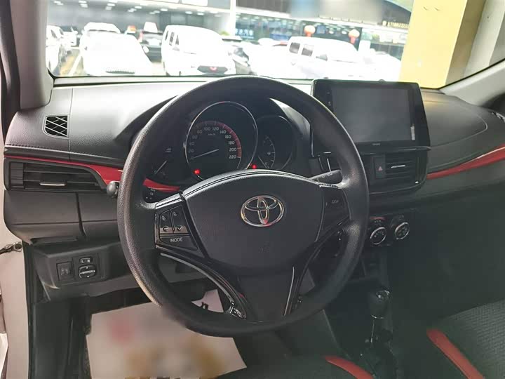 Фото 2 - Toyota Vios