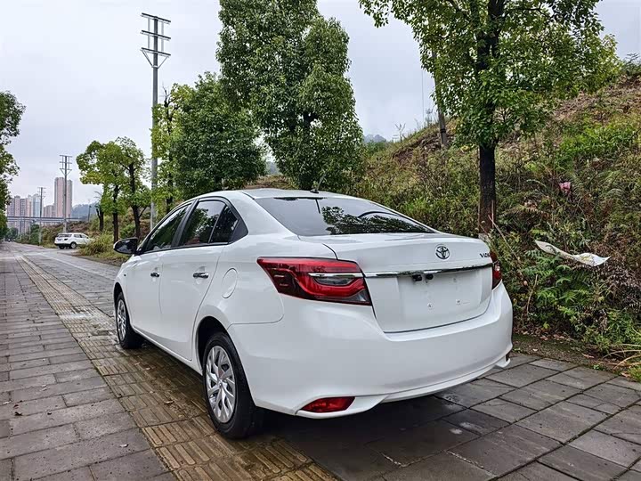 Фото 7 - Toyota Vios