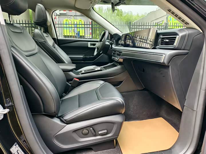 Фото 15 - Ford Explorer