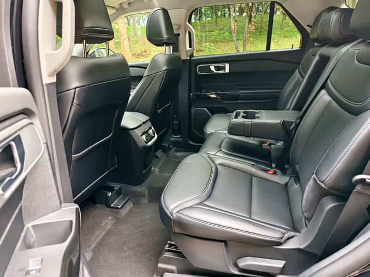 Фото 17 - Ford Explorer