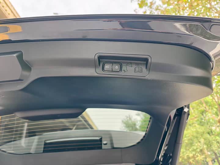 Фото 21 - Ford Explorer