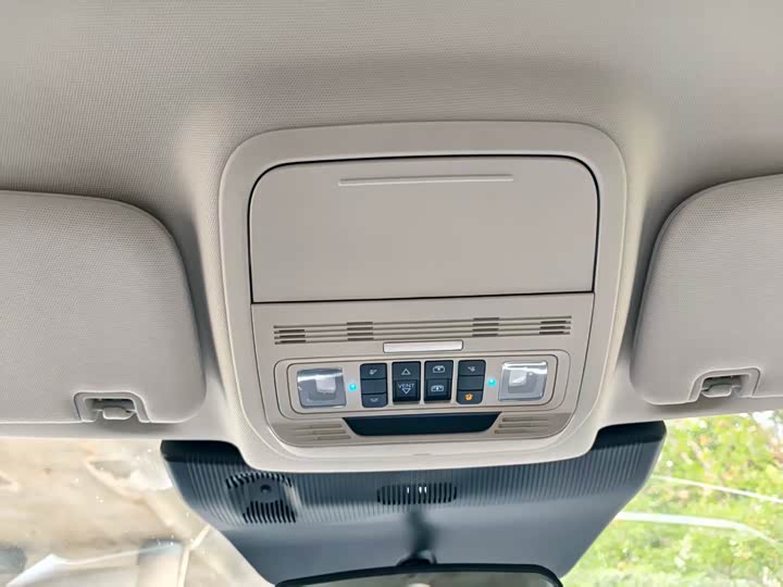 Фото 24 - Ford Explorer