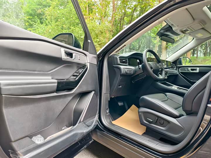 Фото 9 - Ford Explorer