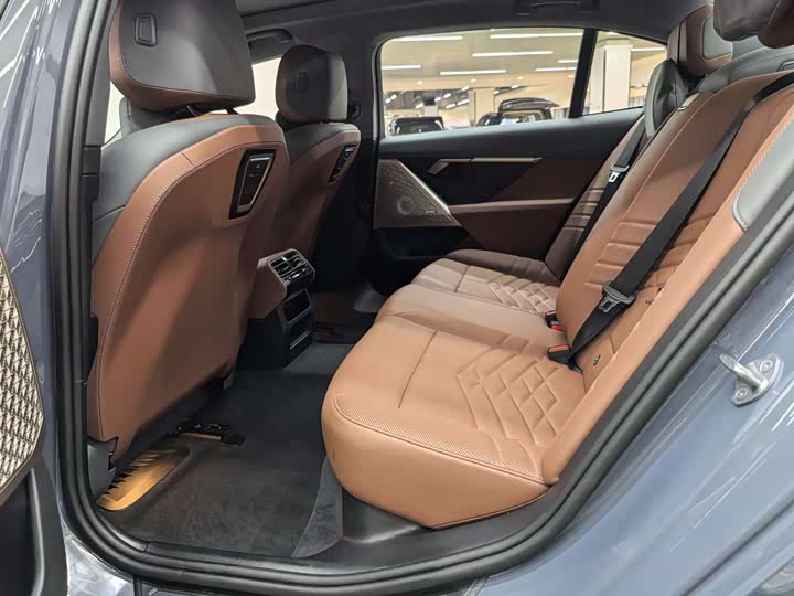 Фото 13 - BMW 5 Series