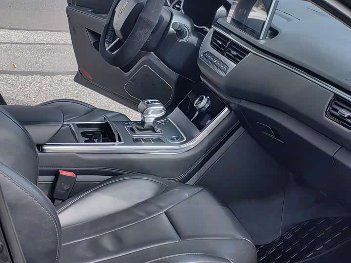 Фото 11 - Hongqi H5