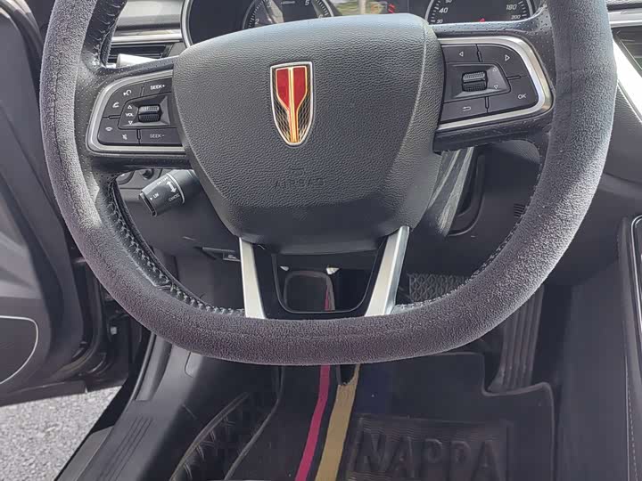 Фото 13 - Hongqi H5