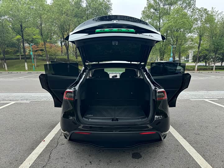 Фото 10 - Tesla Model Y