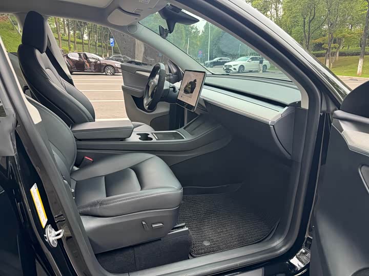 Фото 12 - Tesla Model Y