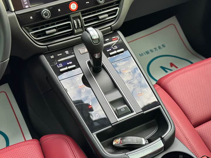 Фото 10 - Porsche Macan