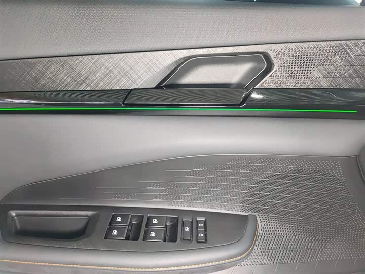 Фото 11 - Changan UNI-V