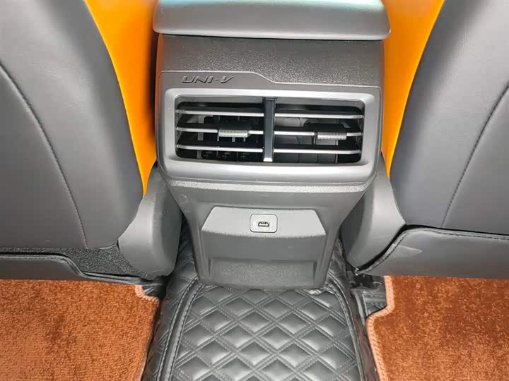 Фото 16 - Changan UNI-V