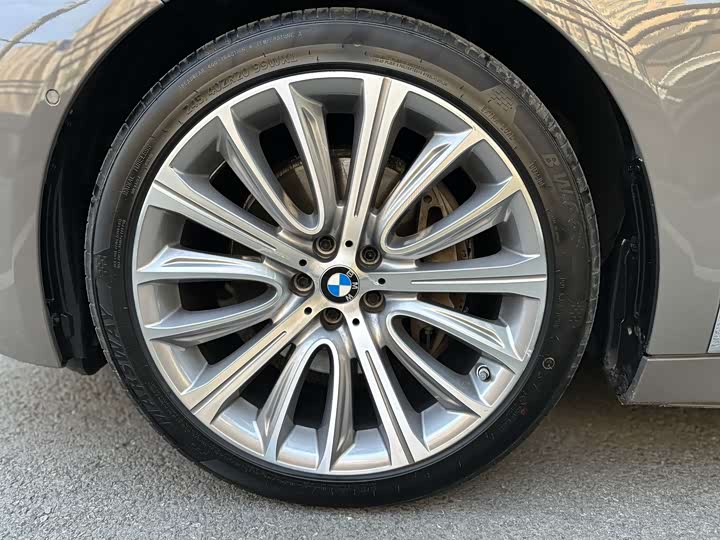 Фото 10 - BMW 7 Series