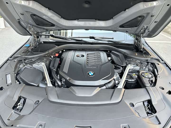 Фото 12 - BMW 7 Series