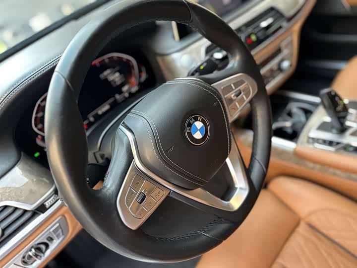 Фото 13 - BMW 7 Series