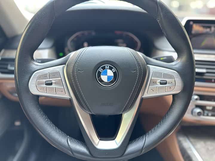 Фото 20 - BMW 7 Series