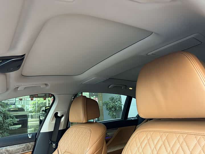 Фото 27 - BMW 7 Series