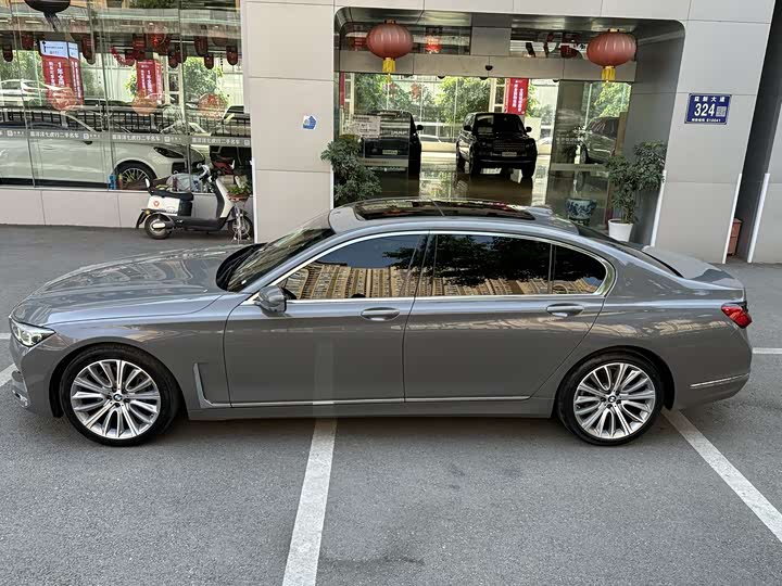 Фото 3 - BMW 7 Series