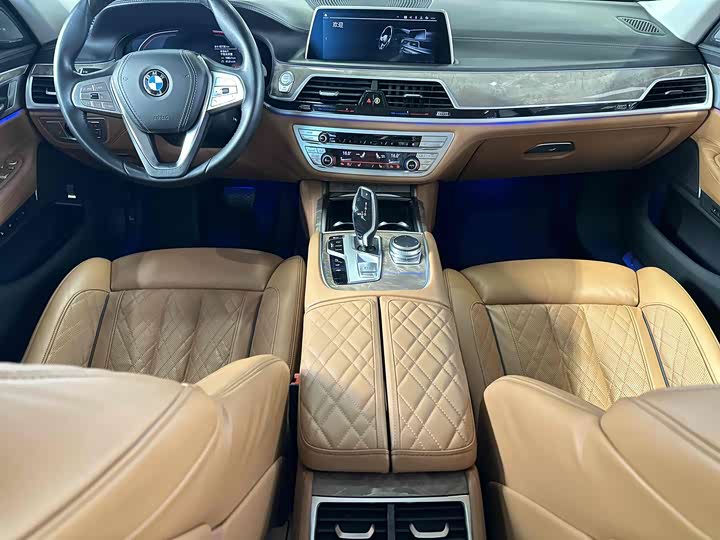 Фото 30 - BMW 7 Series