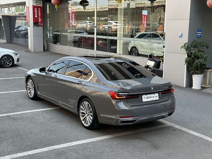 Фото 4 - BMW 7 Series