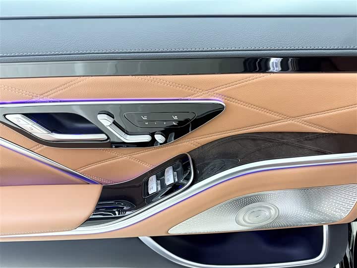 Фото 19 - Mercedes-Benz Maybach S-Class