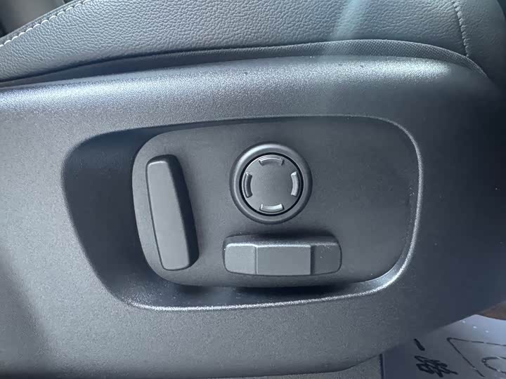 Фото 15 - Land Rover Discovery