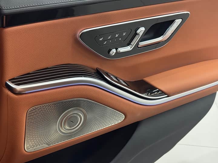 Фото 19 - Mercedes-Benz S-Class