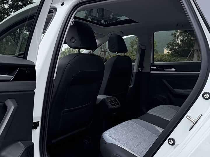 Фото 7 - Volkswagen Lavida