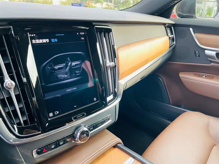 Фото 12 - Volvo S90