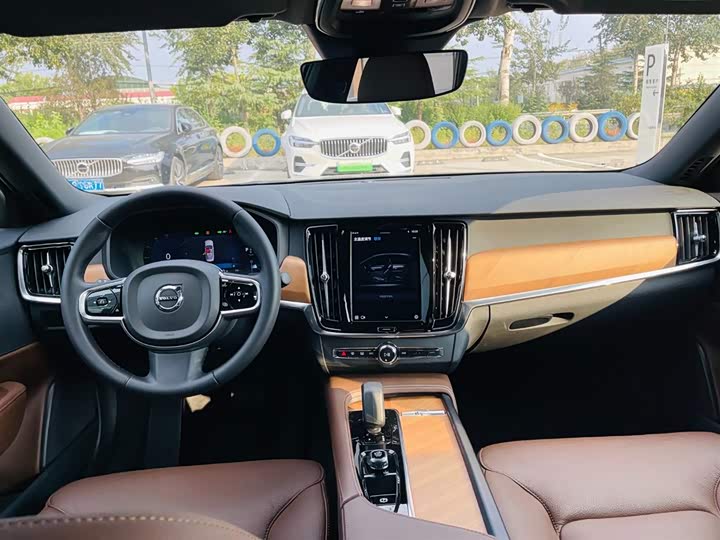 Фото 15 - Volvo S90