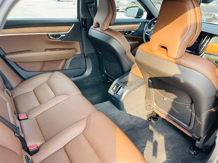 Фото 19 - Volvo S90