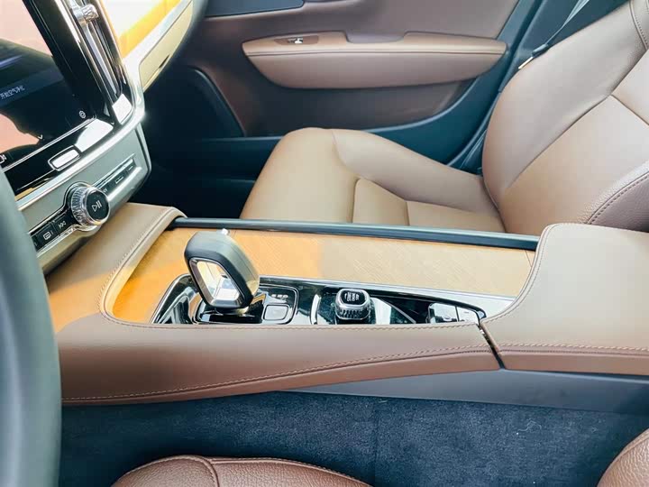 Фото 23 - Volvo S90