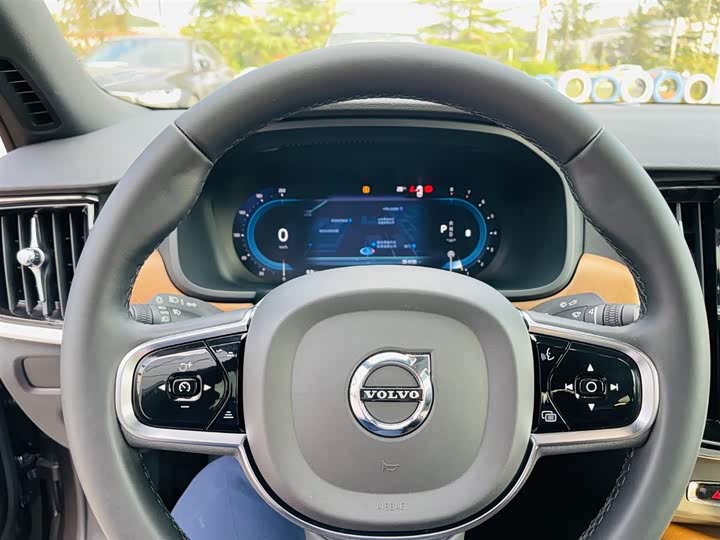 Фото 25 - Volvo S90