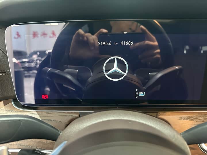 Фото 10 - Mercedes-Benz E-Class