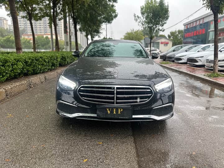 Фото 3 - Mercedes-Benz E-Class