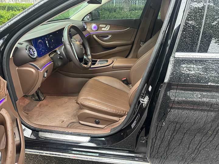 Фото 4 - Mercedes-Benz E-Class