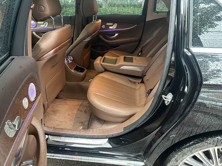 Фото 5 - Mercedes-Benz E-Class