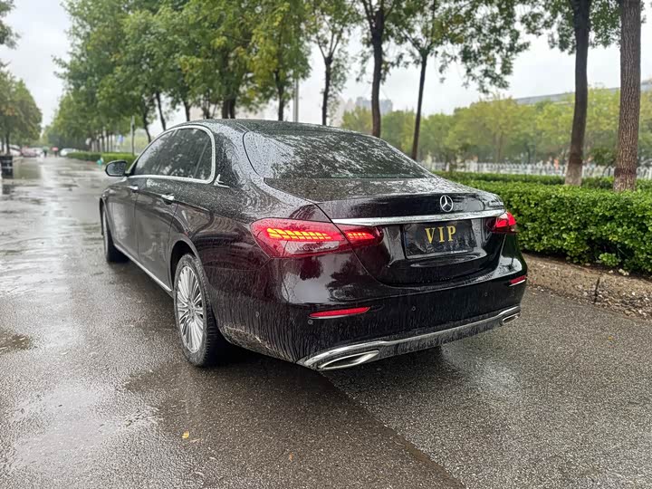 Фото 9 - Mercedes-Benz E-Class