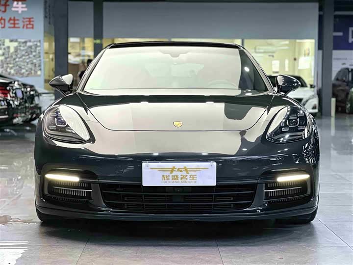Фото 2 - Porsche Panamera