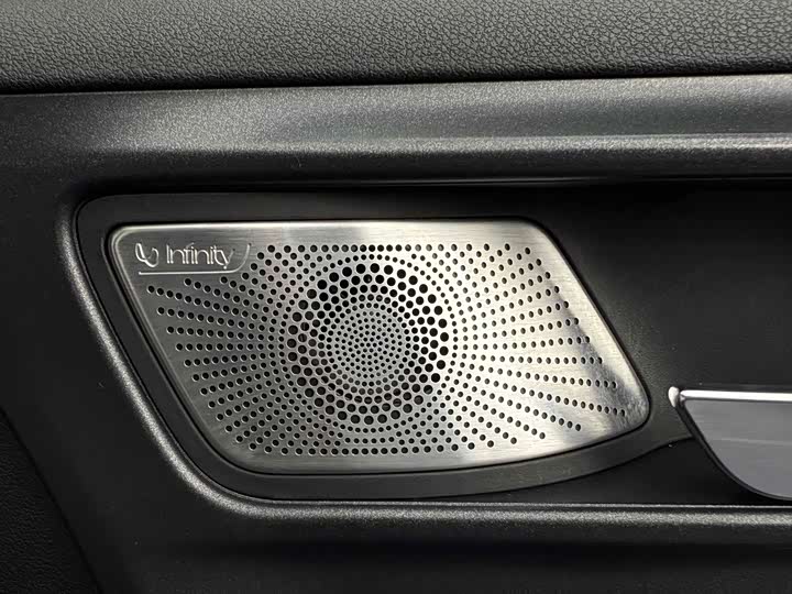 Фото 10 - Tank 300