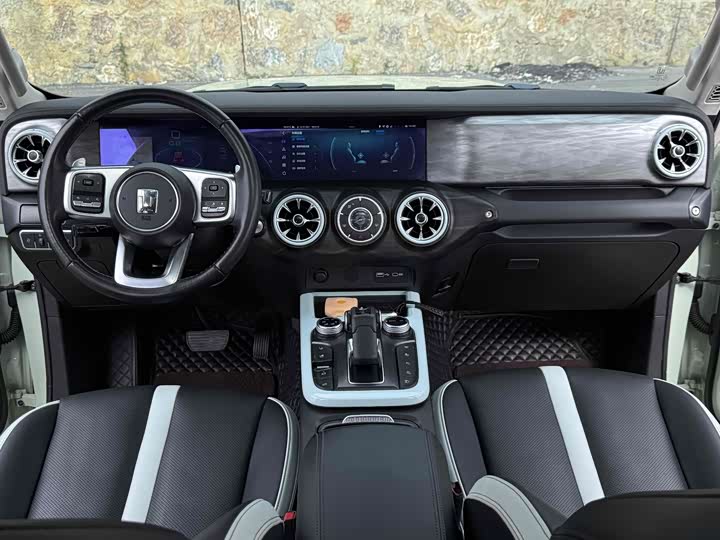 Фото 11 - Tank 300