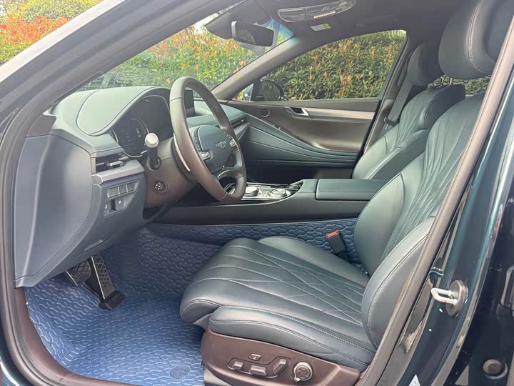 Фото 12 - Genesis G80