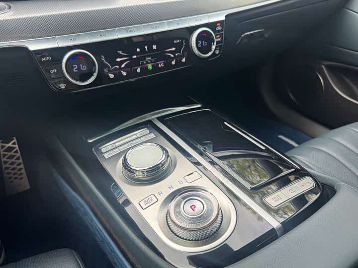 Фото 19 - Genesis G80